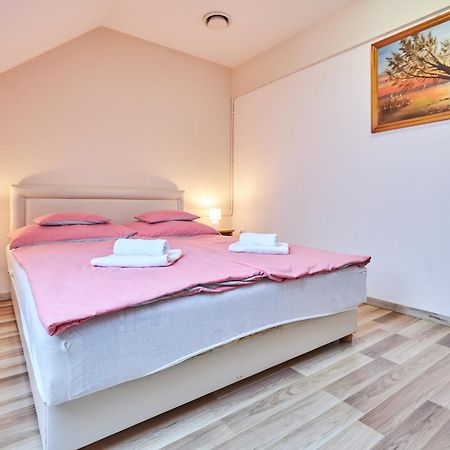 Ada Apartmanhaz Hajdúszoboszló Buitenkant foto
