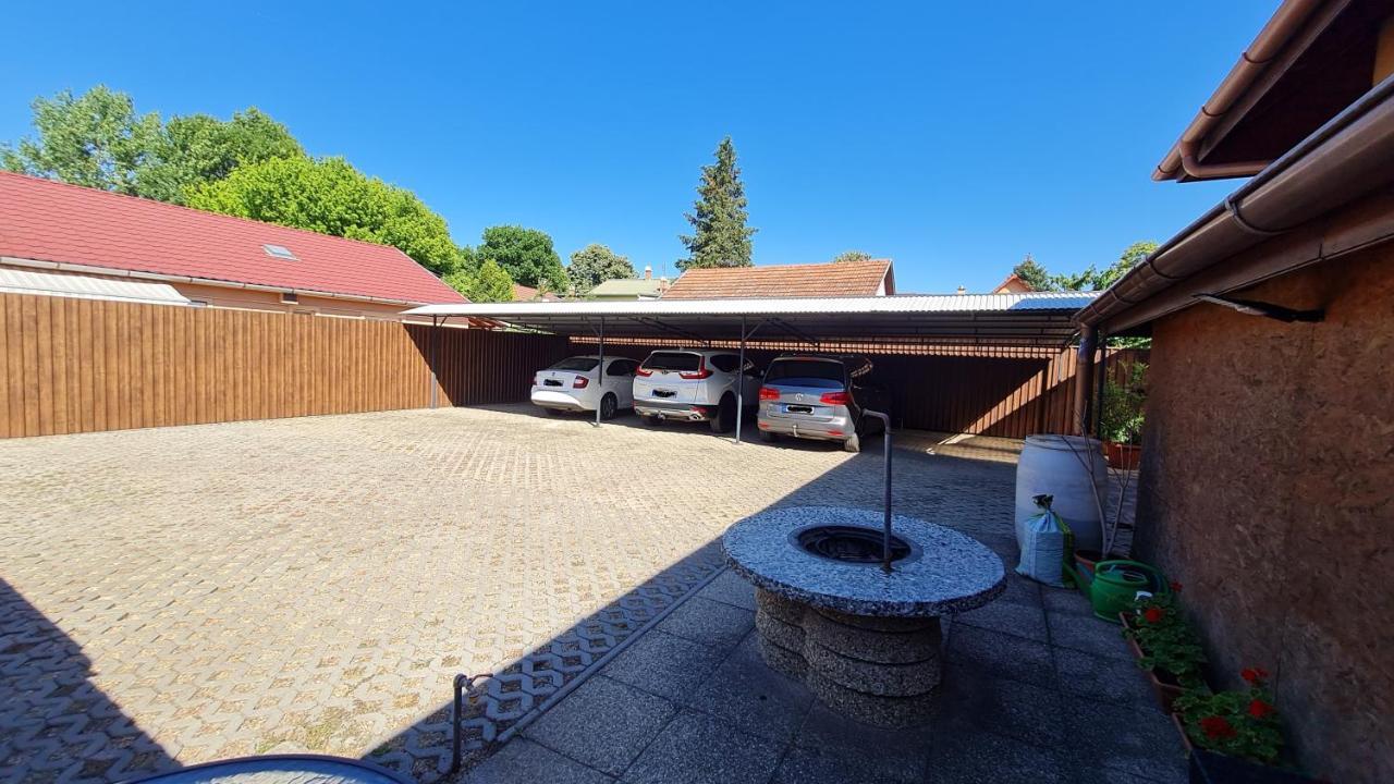 Ada Apartmanhaz Hajdúszoboszló Buitenkant foto