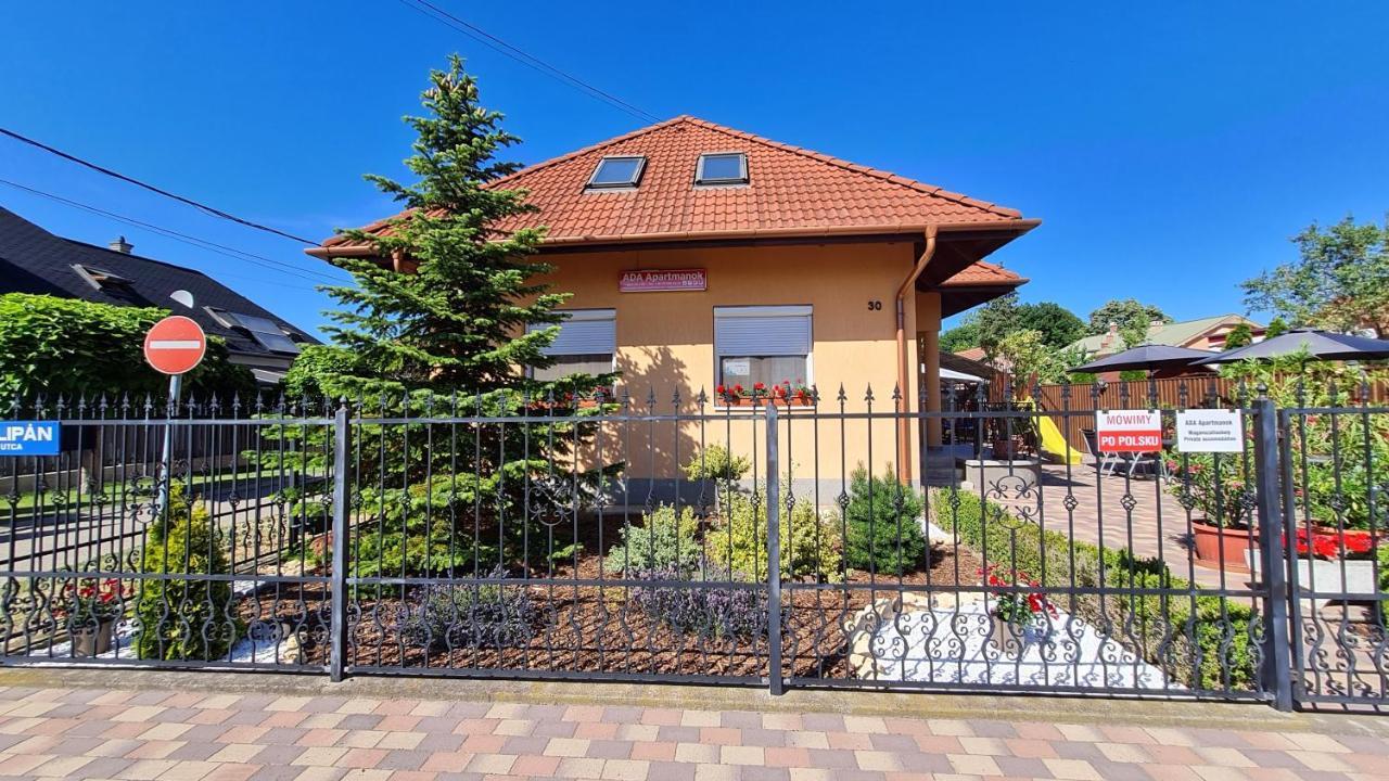 Ada Apartmanhaz Hajdúszoboszló Buitenkant foto