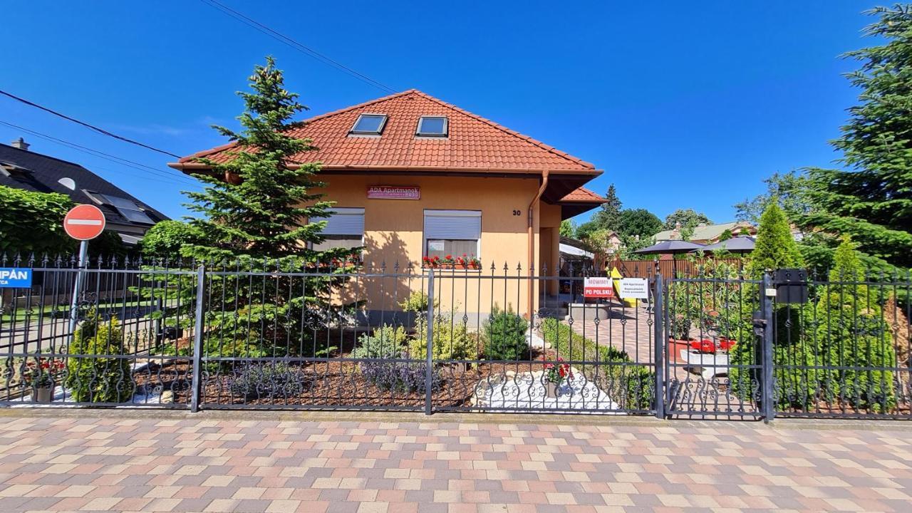 Ada Apartmanhaz Hajdúszoboszló Buitenkant foto