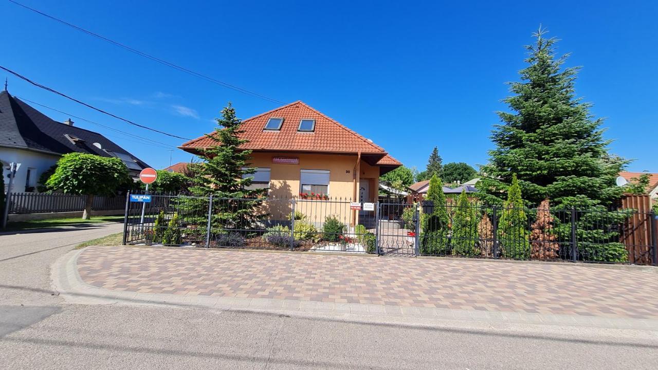 Ada Apartmanhaz Hajdúszoboszló Buitenkant foto