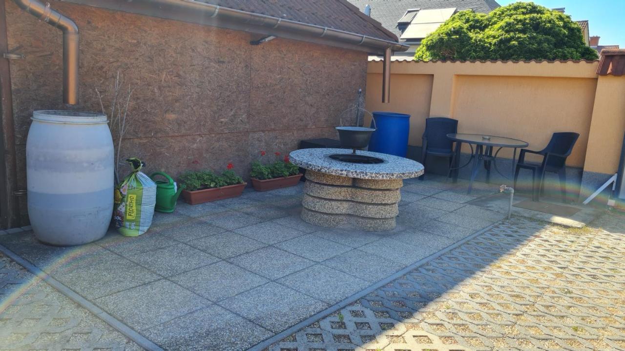 Ada Apartmanhaz Hajdúszoboszló Buitenkant foto