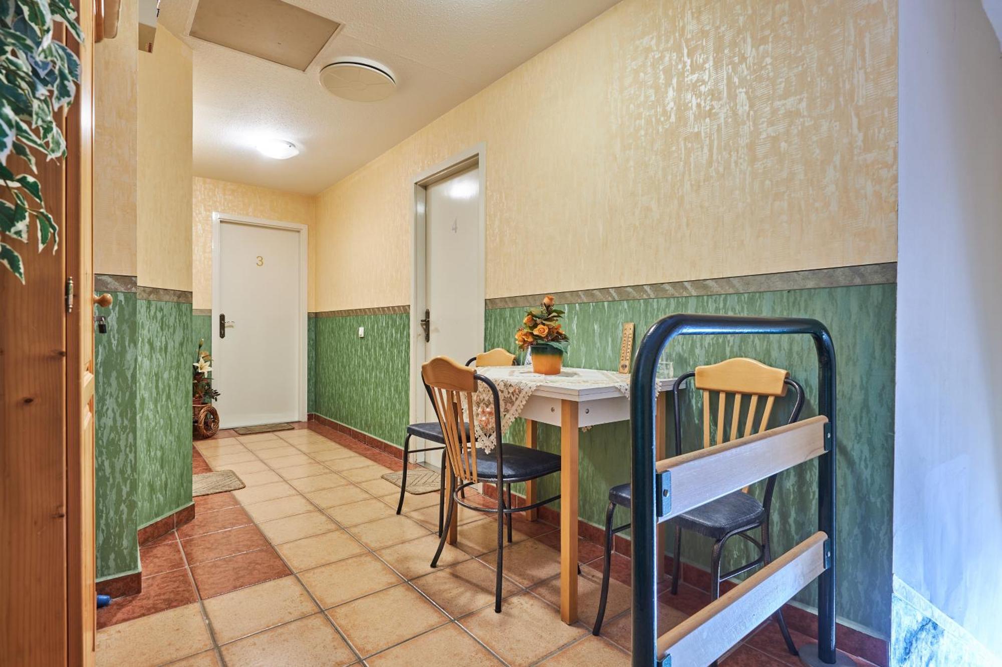 Ada Apartmanhaz Hajdúszoboszló Buitenkant foto