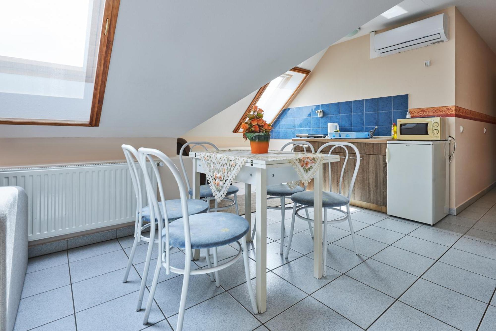 Ada Apartmanhaz Hajdúszoboszló Buitenkant foto