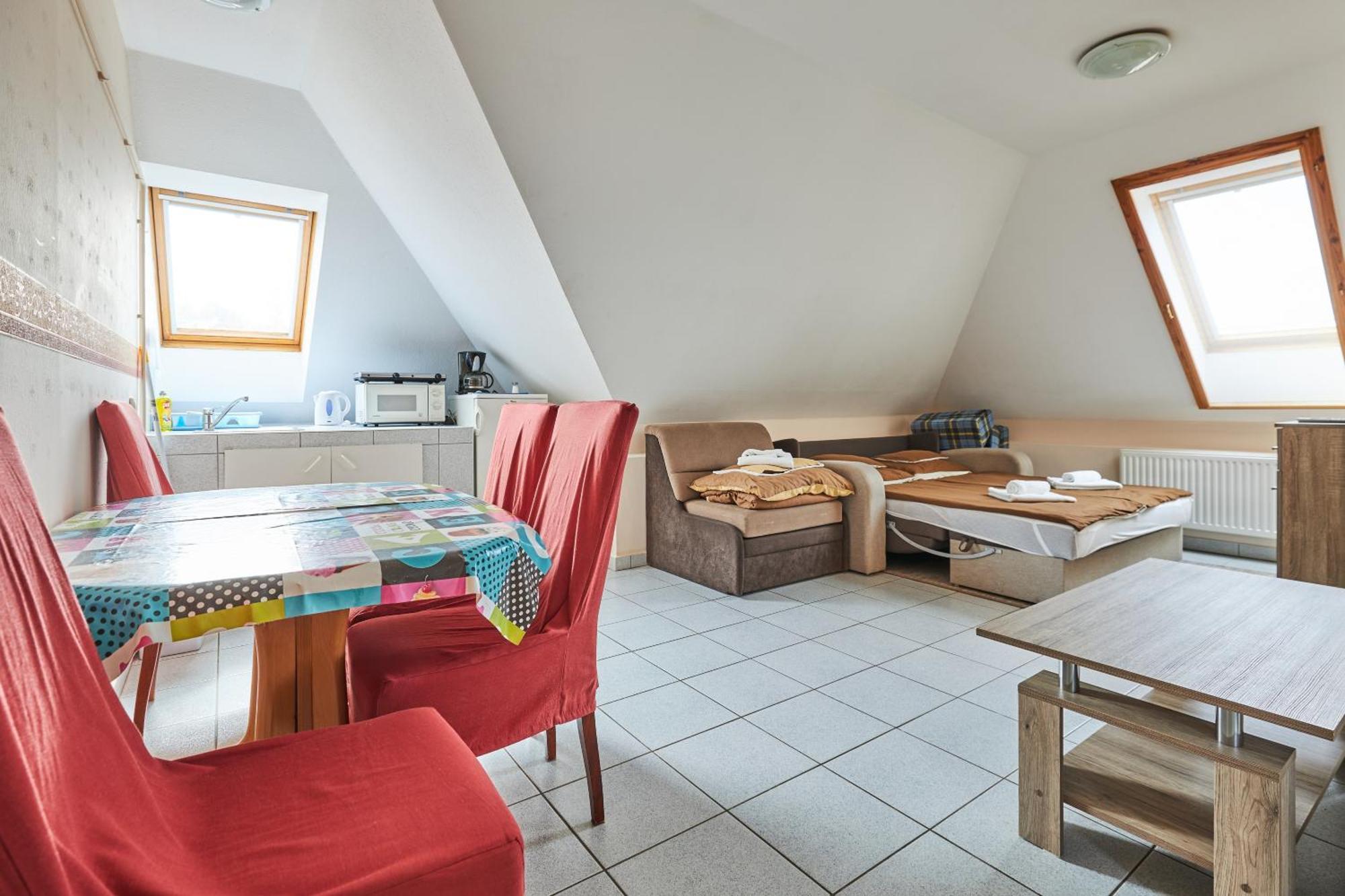 Ada Apartmanhaz Hajdúszoboszló Buitenkant foto