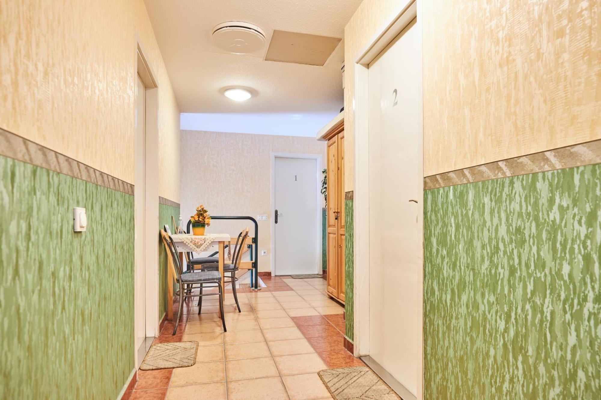 Ada Apartmanhaz Hajdúszoboszló Buitenkant foto