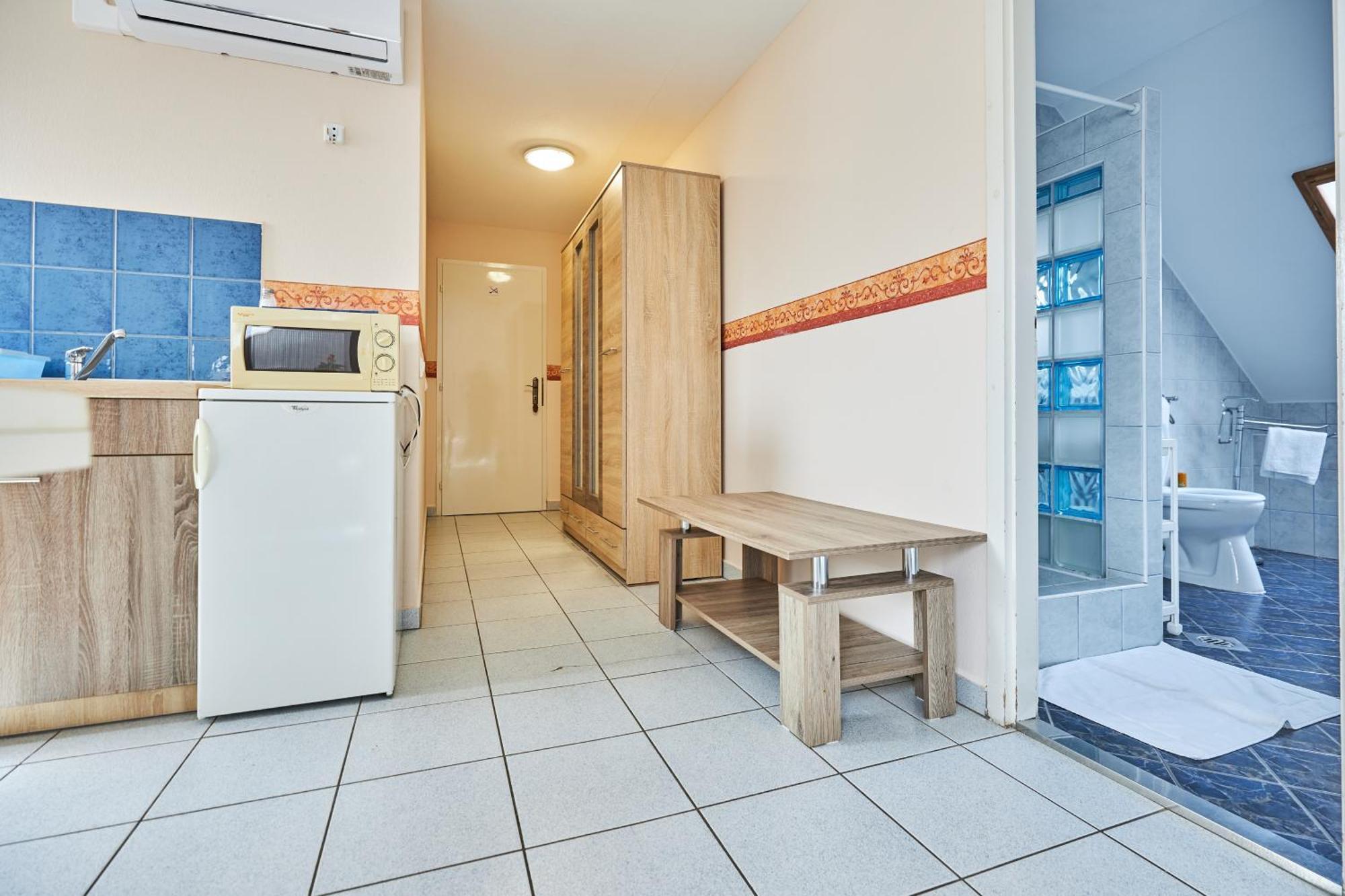 Ada Apartmanhaz Hajdúszoboszló Buitenkant foto
