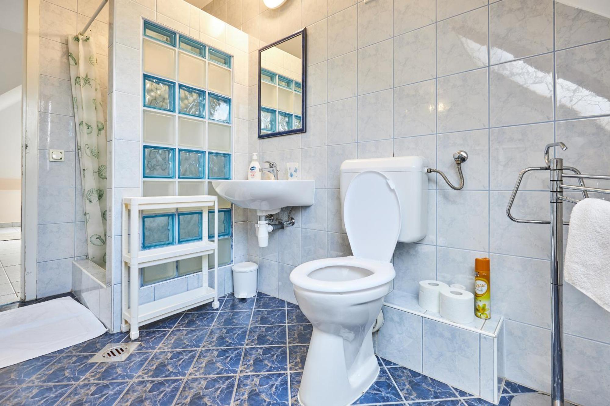 Ada Apartmanhaz Hajdúszoboszló Buitenkant foto