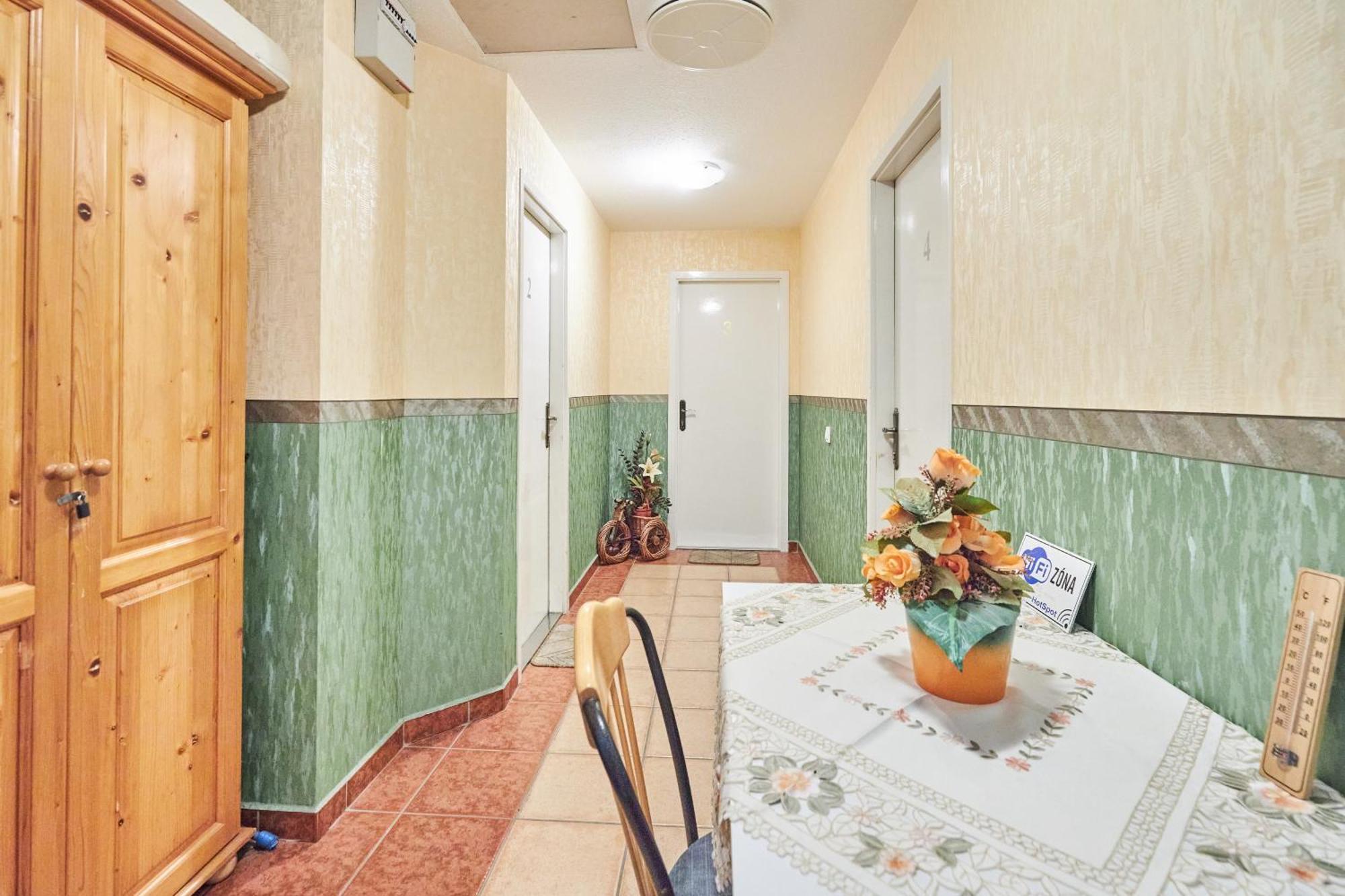 Ada Apartmanhaz Hajdúszoboszló Buitenkant foto