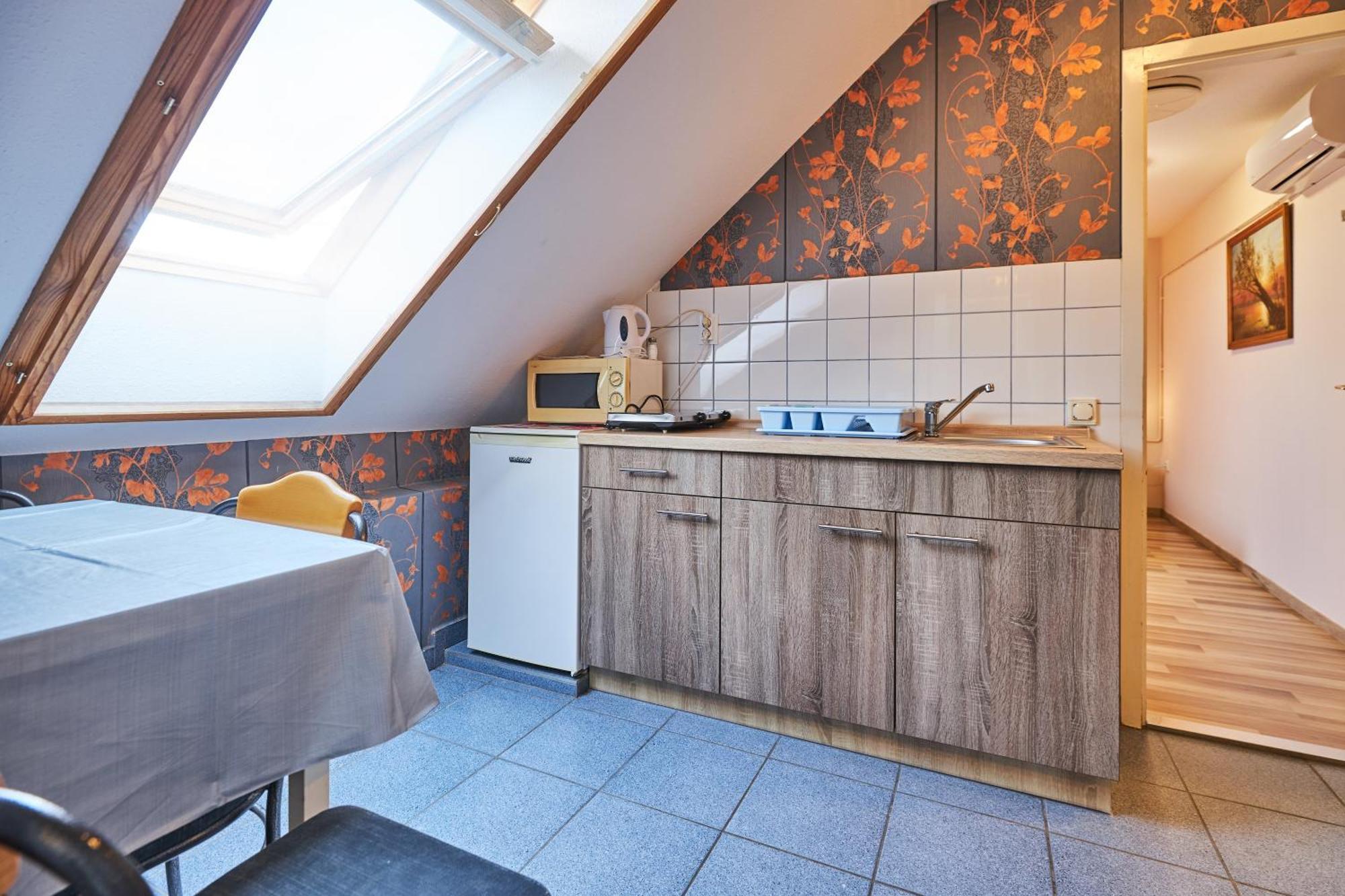 Ada Apartmanhaz Hajdúszoboszló Buitenkant foto