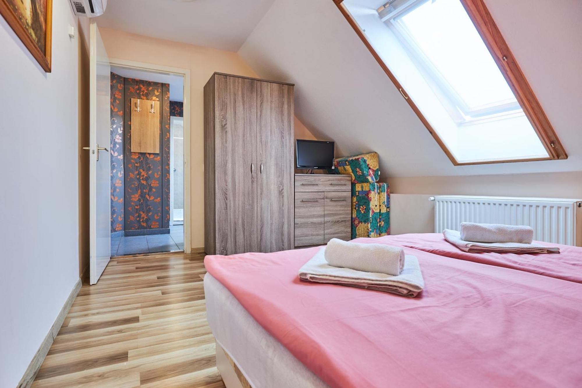 Ada Apartmanhaz Hajdúszoboszló Buitenkant foto