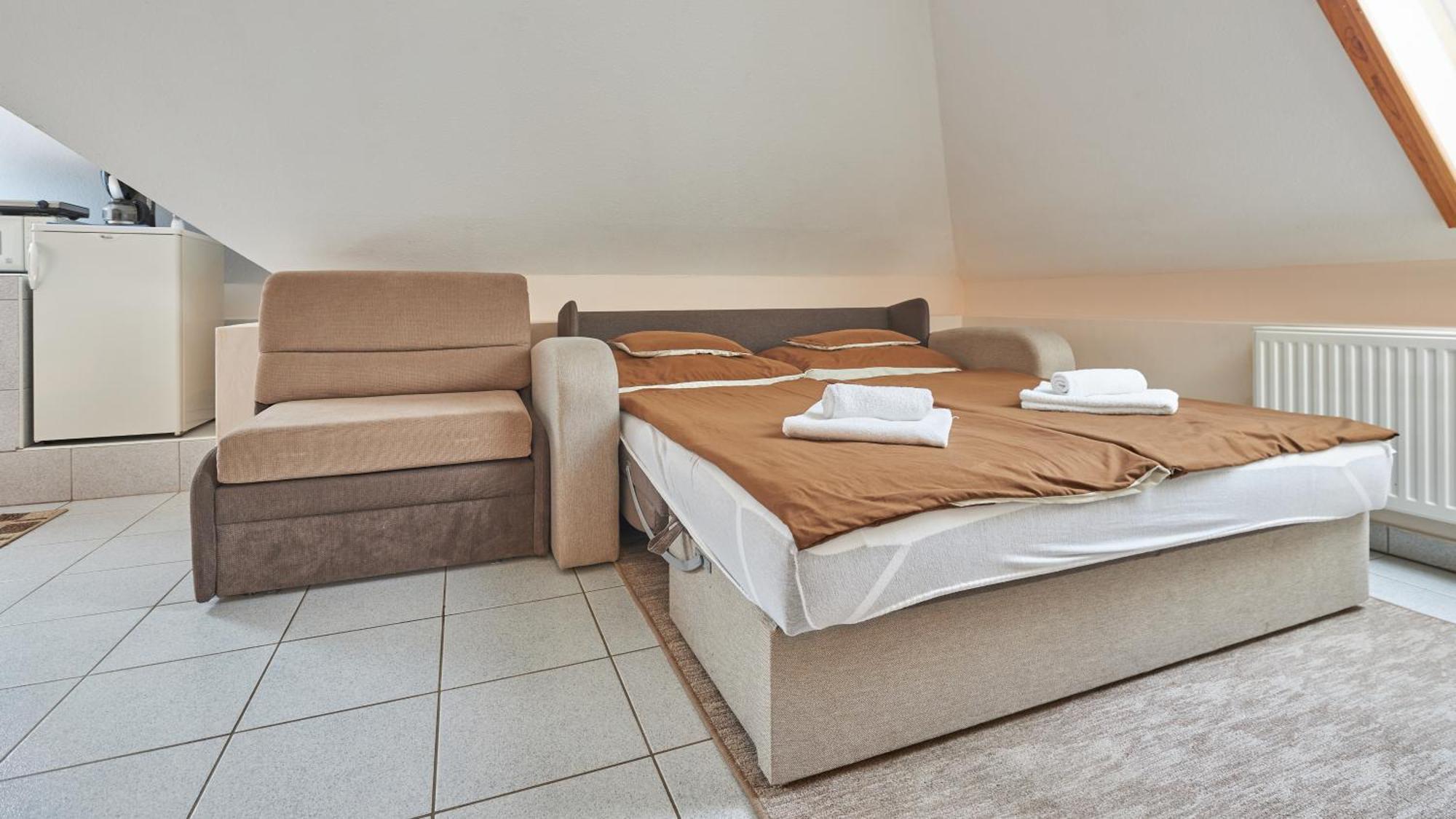 Ada Apartmanhaz Hajdúszoboszló Buitenkant foto