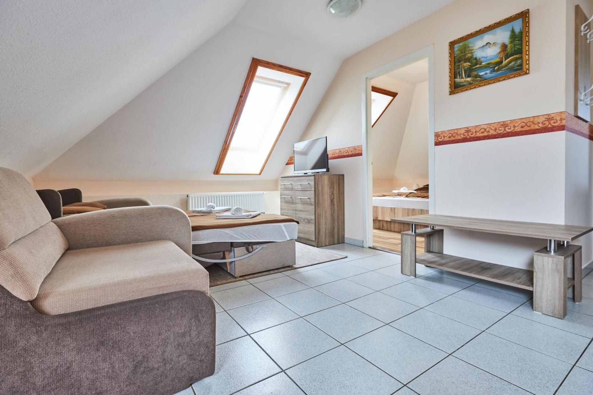 Ada Apartmanhaz Hajdúszoboszló Buitenkant foto