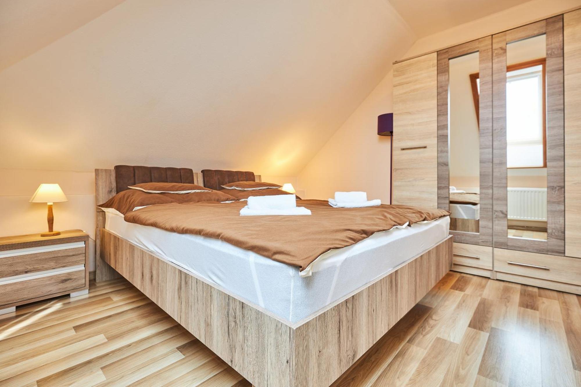 Ada Apartmanhaz Hajdúszoboszló Buitenkant foto