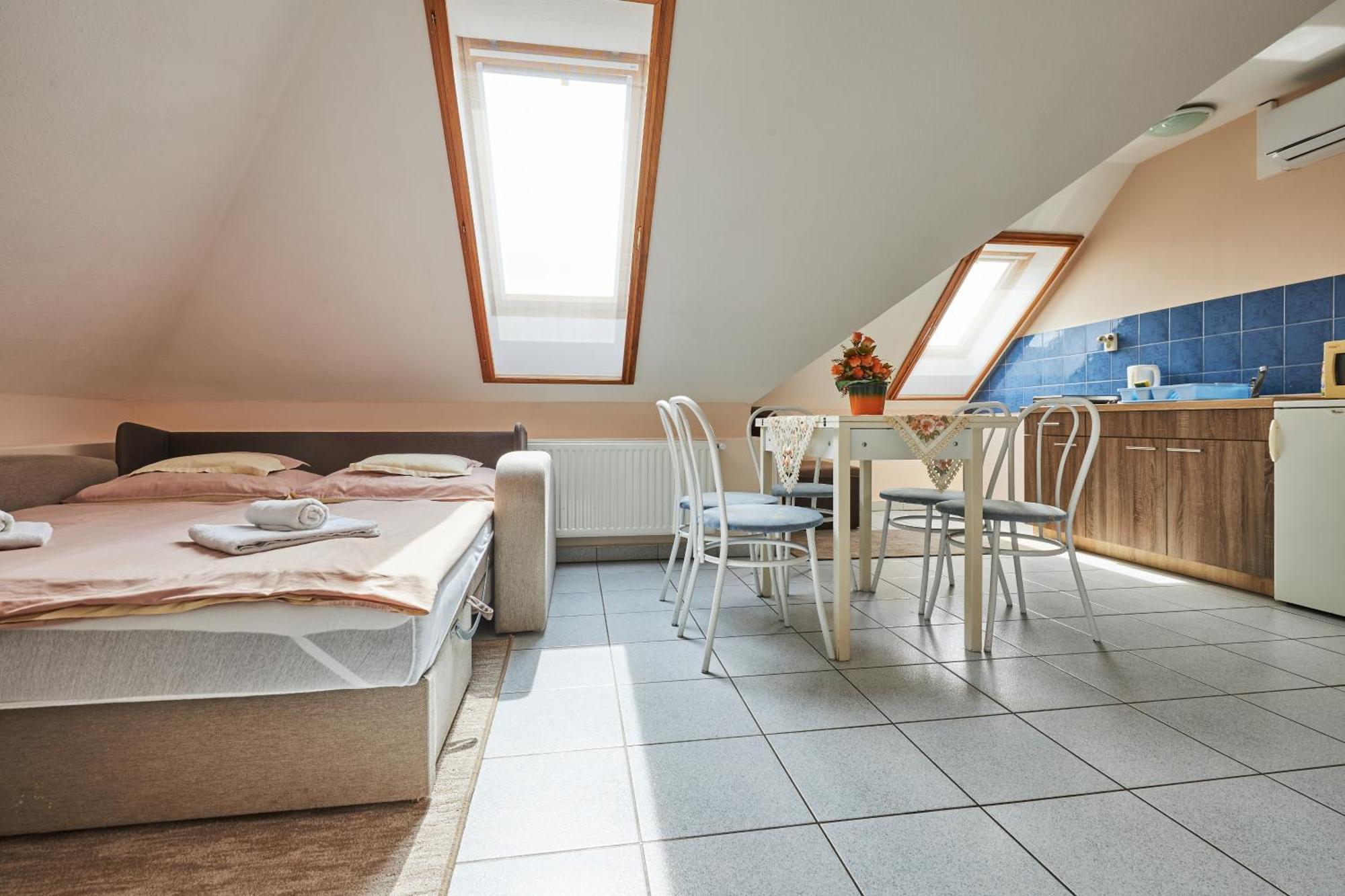 Ada Apartmanhaz Hajdúszoboszló Buitenkant foto