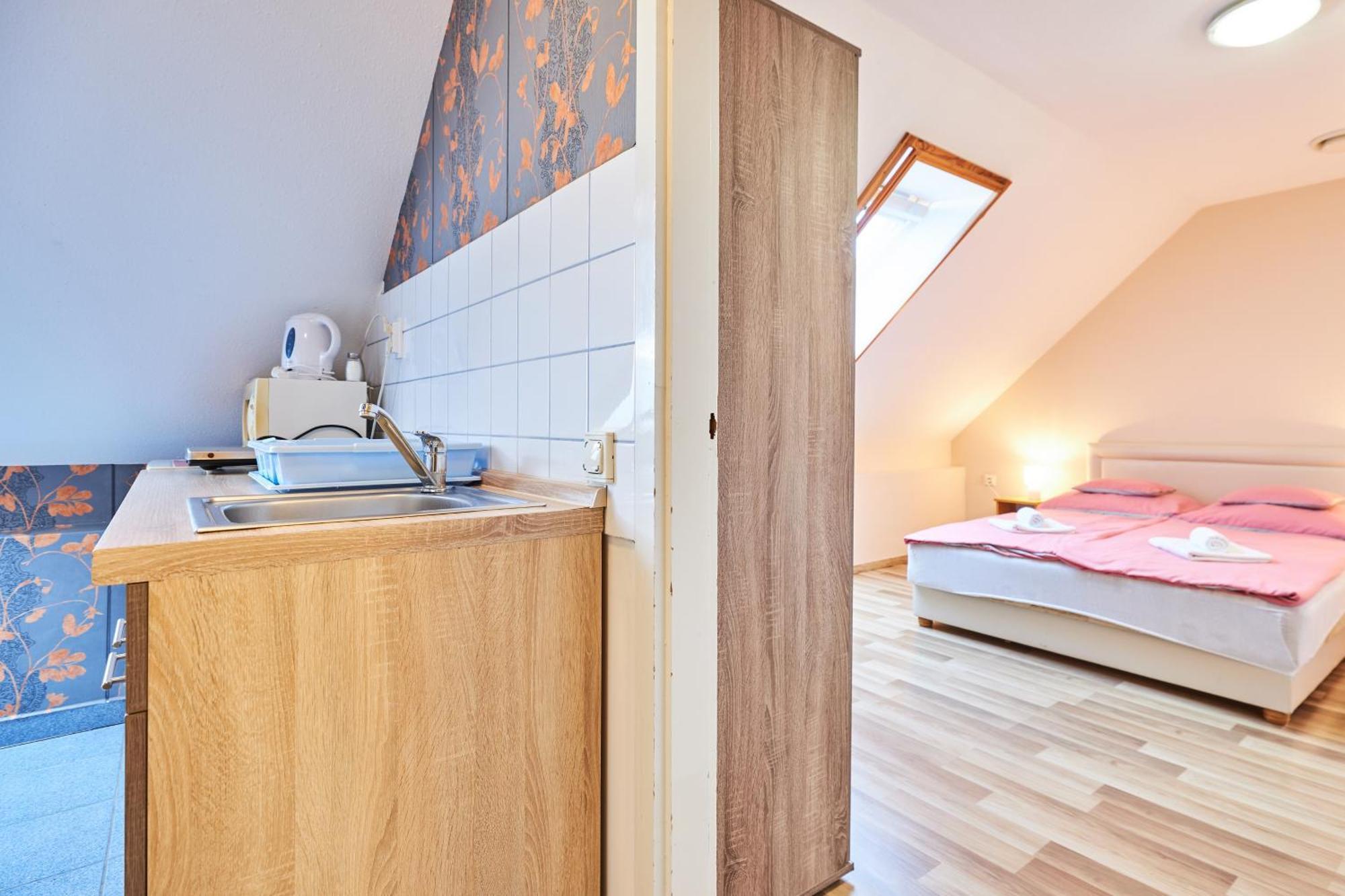Ada Apartmanhaz Hajdúszoboszló Buitenkant foto
