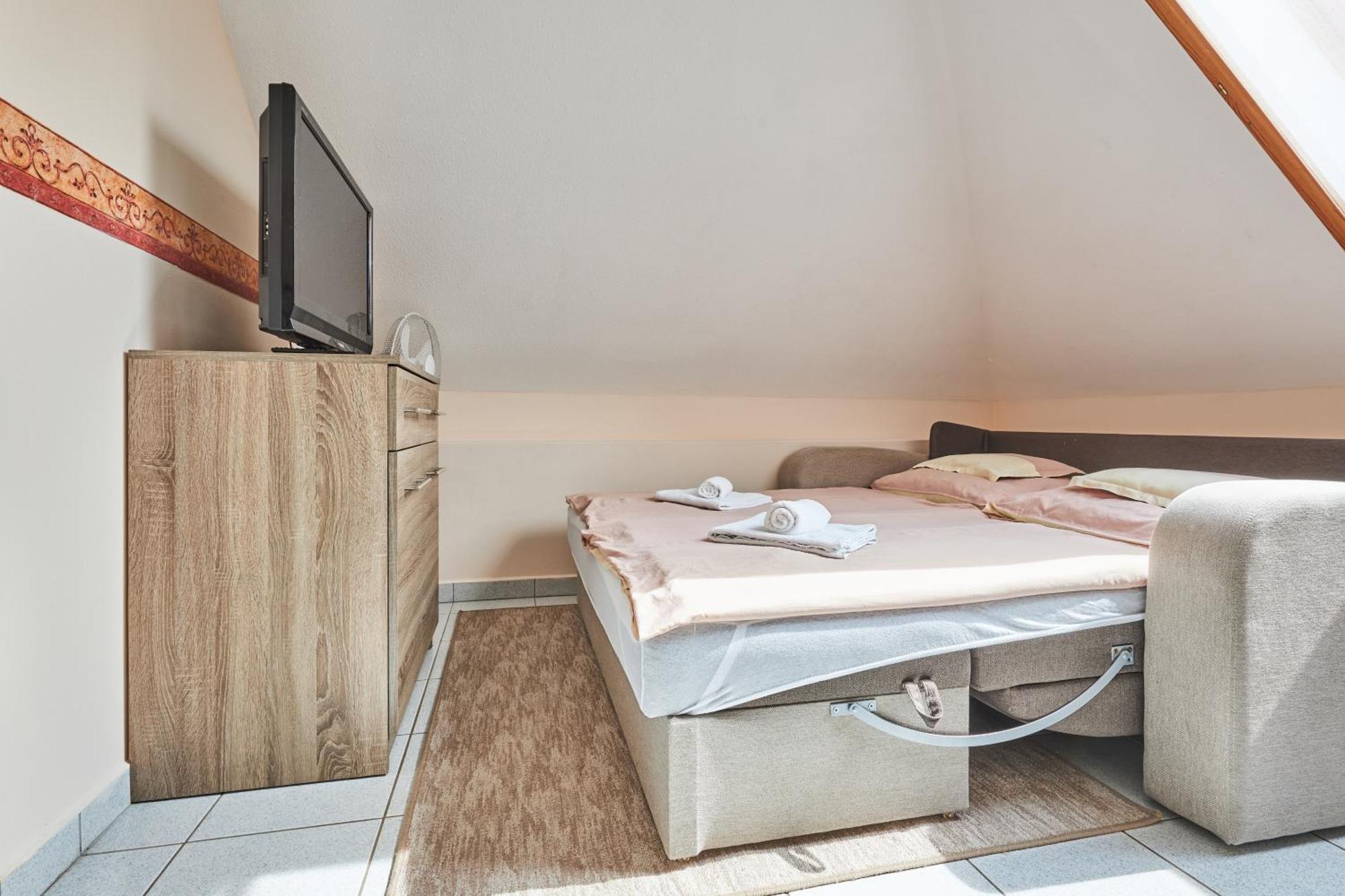 Ada Apartmanhaz Hajdúszoboszló Buitenkant foto