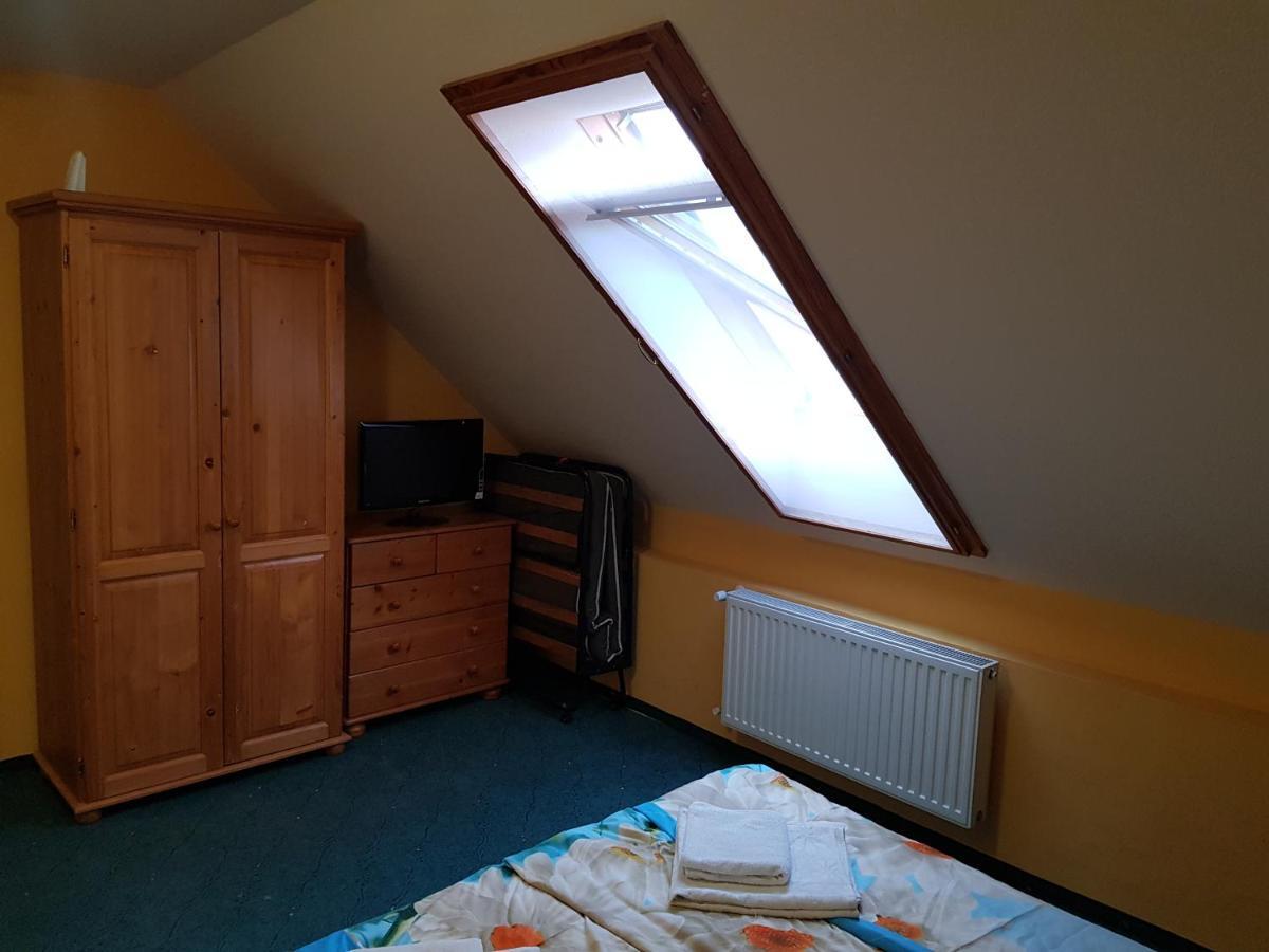 Ada Apartmanhaz Hajdúszoboszló Buitenkant foto